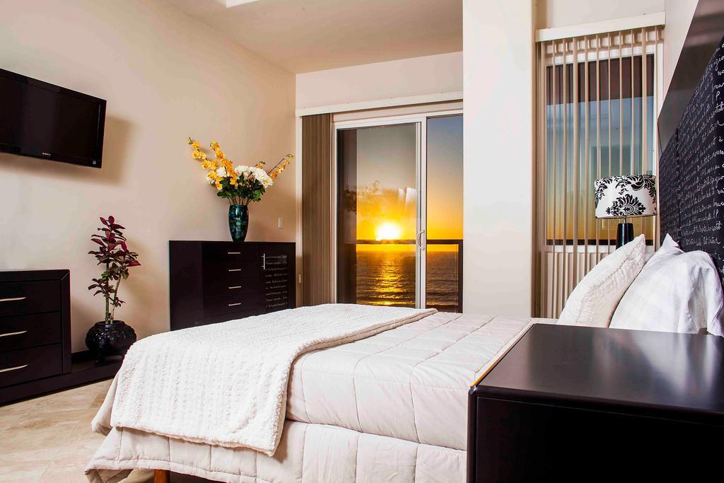 Playa Bonita Luxury Suites Rosarito Quarto foto