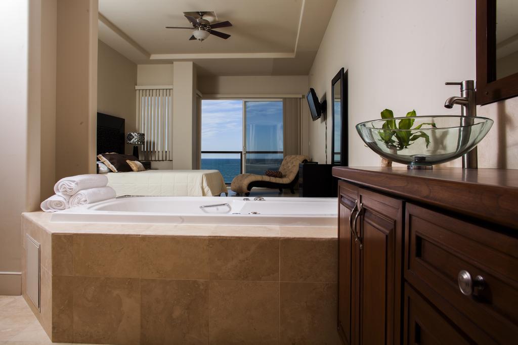 Playa Bonita Luxury Suites Rosarito Quarto foto